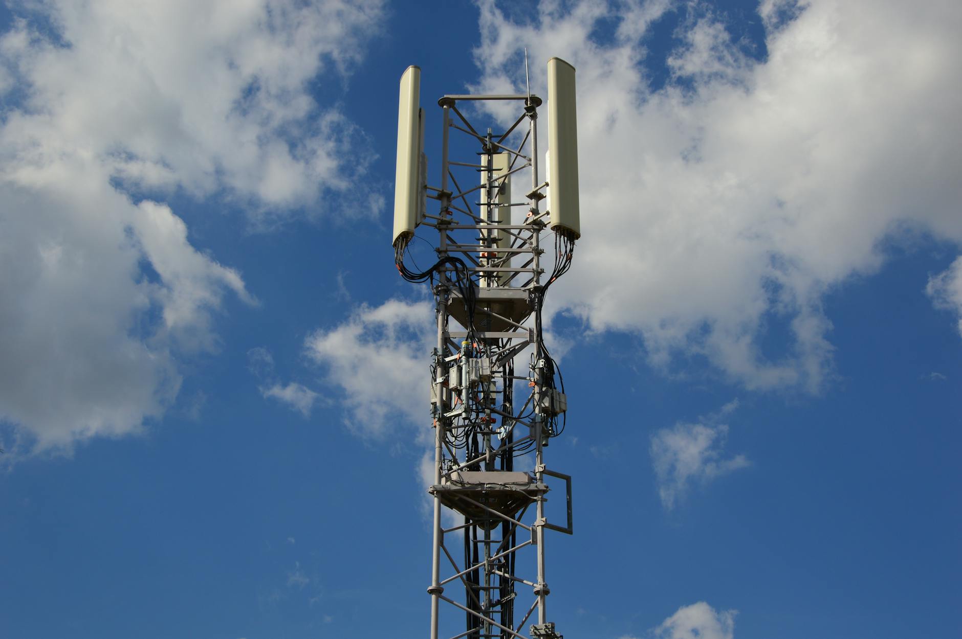 Mengulas Provider Internet Terbaik di Indonesia 2023